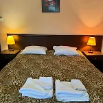 Moura Mountain & 4*