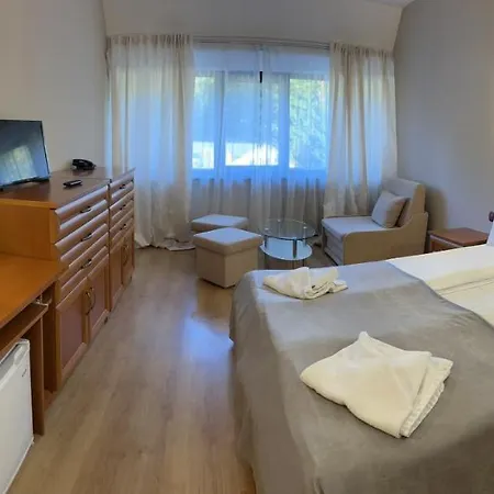 Moura Mountain & בורובץ