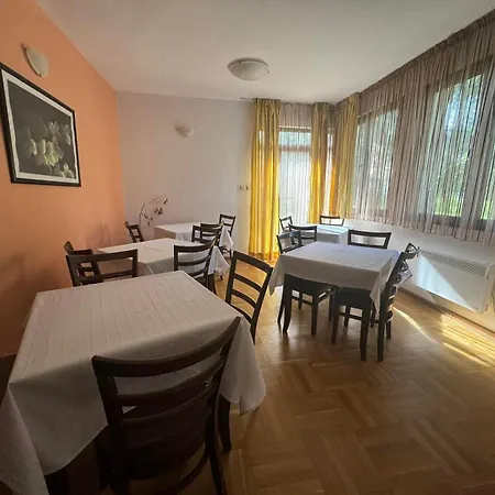 Moura Mountain & מלון 4*