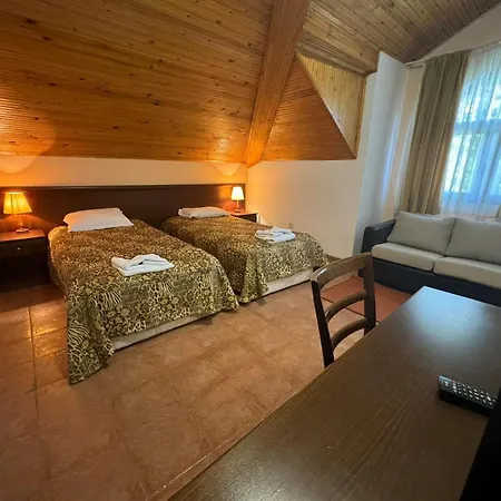 Moura Mountain & Hotel