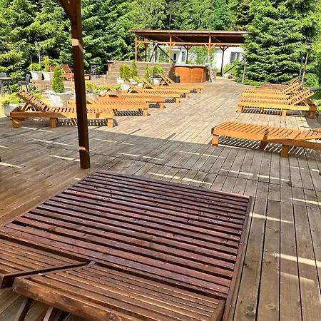 Moura Mountain & 4*