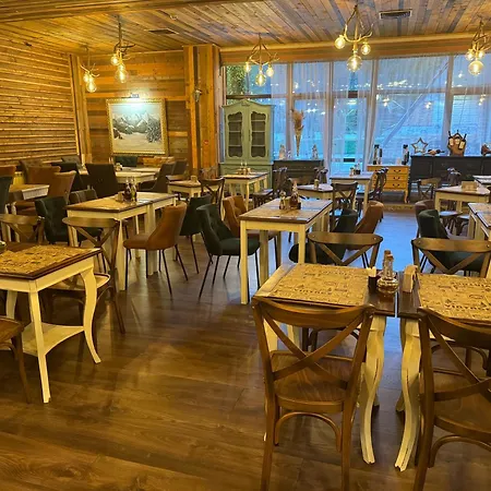 Moura Mountain & 4* בורובץ