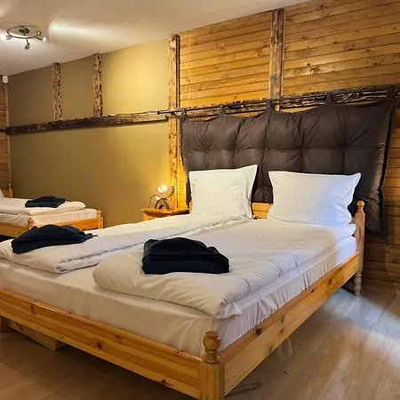 Moura Mountain & 4*