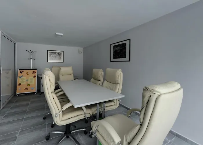 Moura Mountain & Hotel