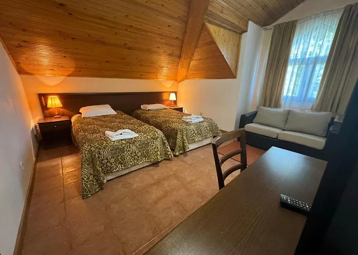 Moura Mountain & Hotel