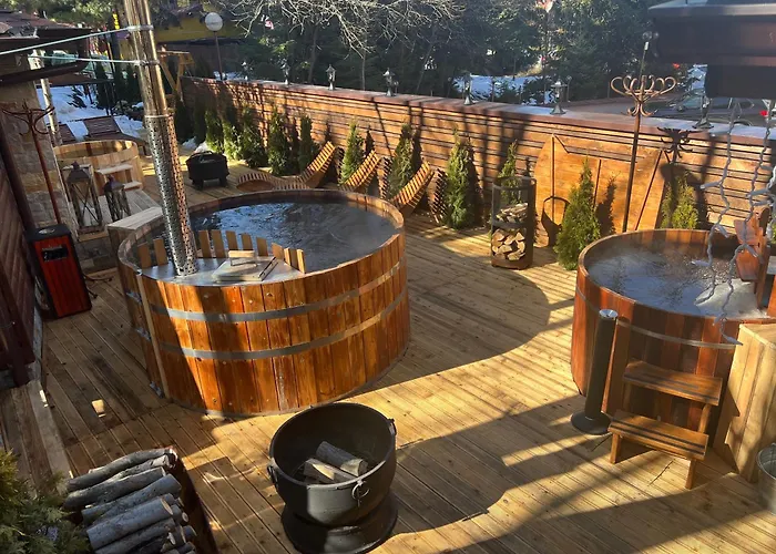 Moura Mountain & Hotel