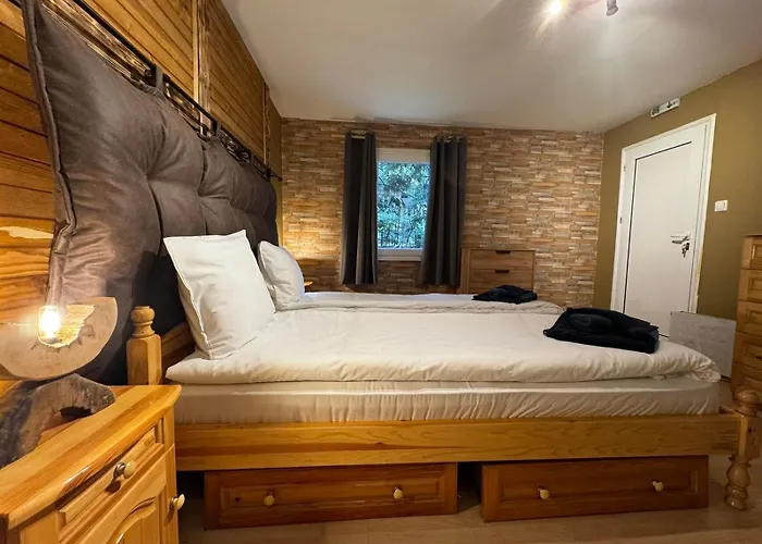 Moura Mountain & Hotel